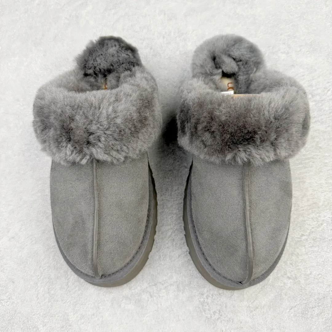 Pick up locally 💰520 UGG 2550 Star thick-soled autumn and winter sheep fur integrated snow boots. All shoes are made from ZP. Longfeng A-grade Australian imported sheep fur integrated brand OEM production line. Fully follow the ZP process. OEM original pattern maker adheres to the principle of no original shoes and no development selection. Pay attention to every detail. The most authentic TREADLITE "light wing" technology outsole on the market. Lightweight/durable/flexible/pile size: 35 36 37 38 39 40 Coding: by2936060